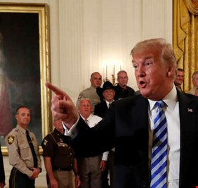 ترامب يغرد بكلمة واحدة: 