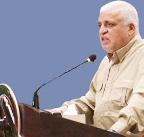 الفياض يطعن بقرار اعفاءه من مواقع رسمية كونه غير قانوني