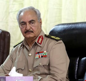 حفتر: أنا قادر على نقل الحرب إلى الجزائر