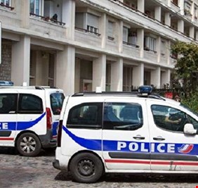 الشرطة تعتقل رجلا أصاب 7 أشخاص في هجوم بسكين وسط باريس