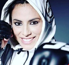 حرمان مقاتلة MMA من اعتلاء حلبات النزال لمدة 26 عاما