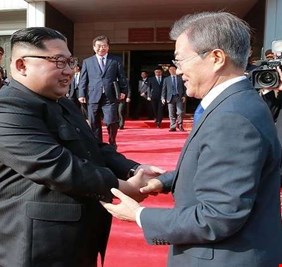 وفد سيئول يتوجّه إلى بيونغ يانغ تحضيرا لقمة كيم ومون