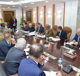 هكذا هم العراقيون .. بعد اجتماعه بكادر الوزارة.. وزير  النفط يقرر تنفيذ عدد من المشاريع لتوفير الماء الصالح للشرب بالبصرة