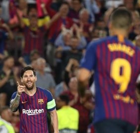 ميسي يقود برشلونة لإذلال آيندهوفن برباعية