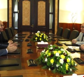 صحيفة تكشف تفاصيل لقاءين سريين بين برهم صالح والبارزاني