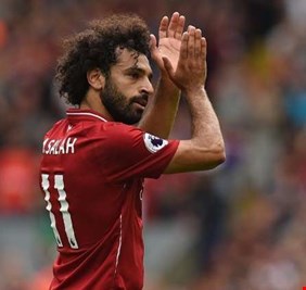 لماذا لم يحتفل محمد صلاح بالفوز على باريس سان جيرمان مع زملائه!