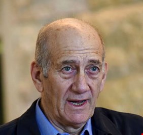 أولمرت: عباس الوحيد القادر على تحقيق السلام مع إسرائيل