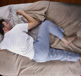 علماء يكشفون أسوأ وأفضل وضعية للنوم