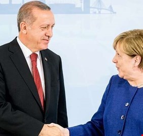 ميركل تحضّر لقمّة رباعية تجمعها ببوتين وأردوغان وماكرون حول سوريا