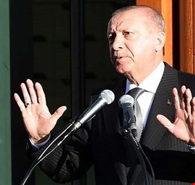 أردوغان يعلن موعد القمة الرباعية وينتقد 