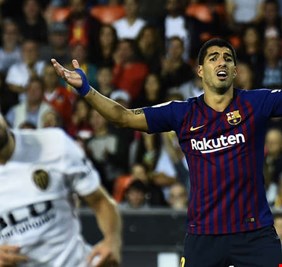 برشلونة يصدر بيانا رسميا بشأن حالة سواريز