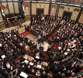 الدخان الأبيض يتصاعد من قبة مجلس الشعب السوري