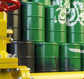 وزير سابق يكشف عن حراك لتخفيض إسعار النفط: السعودية ستخون العرب