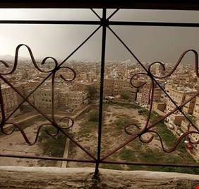 الحوثيون يتهمون التحالف العربي بقصف مستشفى ومركز للأمومة في الحديدة باليمن