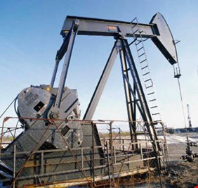 استقرار أسعار النفط بعد خسائر ثقيلة مع عودة الحديث عن عقوبات إيران