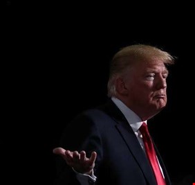 البيت الأبيض يعلّق على اختراق آيفون ترامب