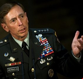 بترايوس: برلمان العراق يضم أشخاصاً كانوا في السجن عندما كنت قائداً