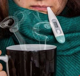 عادة خاطئة نتبعها أثناء نزلات البرد تزيد من حالتنا سوءا!