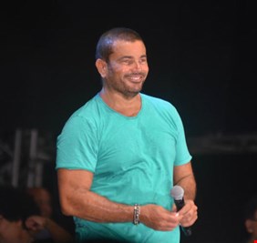 موقف غريب من عمرو دياب يدمر علاقته بـ