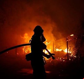 مصرع وفقدان العشرات جراء حرائق هي الأسوأ في كاليفورنيا