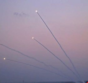 استمرار التصعيد في قطاع غزة وعباس يدعو لوقف الهجوم الإسرائيلي