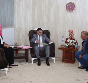 وزير الاتصالات يؤكد على سعي الوزارة لتثبيت عقود العاملين