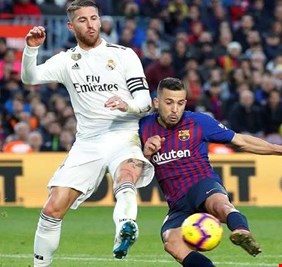 جوردي ألبا يهاجم إدارة برشلونة ويدافع عن راموس