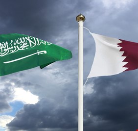 المونيتور: تنافس سعودي قطري لكسب العراق الى معسكرهما