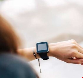 الساعة الذكية تضيف عامين إلى حياة مرتديها!