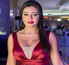 رانيا يوسف تواجه حكما بالسجن لمدة 5 سنوات بسبب فستانها 