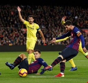 برشلونة يغرق الغواصات الصفراء