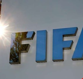 بسبب نشات اكرم الفيفا يهدد نادي الشرطة بعقوبة 