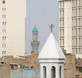 البنك المركزي ورابطة المصارف الخاصة يبدأن بإعادة  تأهيل أقدم كنيسة في بغداد