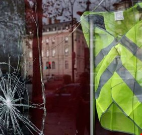 السترات الصفراء تدعو لإلغاء احتجاجات السبت في باريس