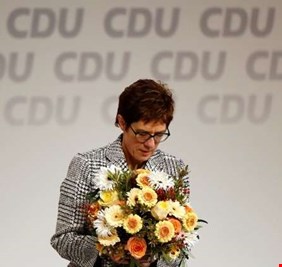 من هي وريثة ميركل؟ وماذا ينتظر منها؟!