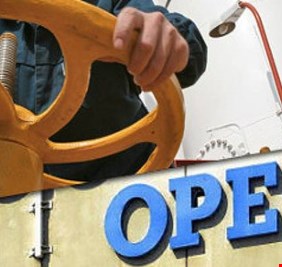 أسعار النفط تقفز على خلفية تخفيض أوبك للانتاج