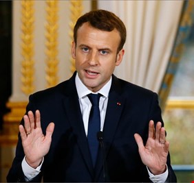 ماكرون: أطالب الحكومة والبرلمان بالعمل من أجل رفع الأجور وتخفيض الضرائب