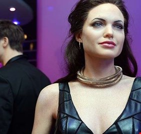 أنجيلينا جولي تبوح بالمحظور عن براد بيت!