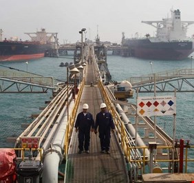 نائب يتحدث عن مخالفة كبرى: مُحاسب باع نفط العراق لعام 2019 بالكامل دون الكشف عن قيمة العقود