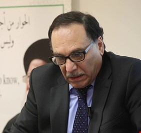 مسؤول كبير في وزارة النفط يسأل : هل خبرة وكفاءة فلاح العامري في النفط أم في الباذنجان ؟!