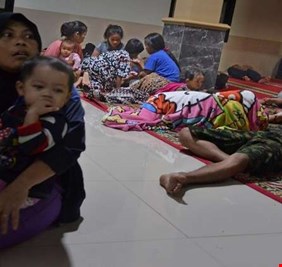 43 قتيلا في تسونامي ضرب السواحل الغربية لإندونيسيا