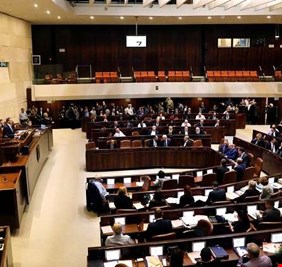 الكنيست يصادق على حل نفسه تمهيدا لإجراء انتخابات مبكرة