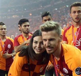 زوجة عزيز لاعب غلطة سراي التركي تفضح سره!