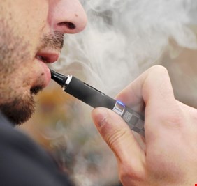 تأثيرات مرعبة لتدخين السجائر العادية مقارنة بالإلكترونية