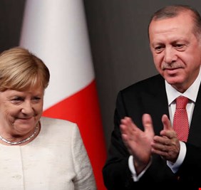 ميركل تدعو أردوغان للرد على الانسحاب الأمريكي من سوريا 