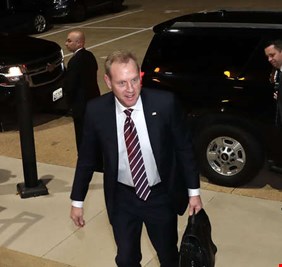 القائم بأعمال وزير الدفاع الأمريكي: الصين ثم الصين ثم الصين!