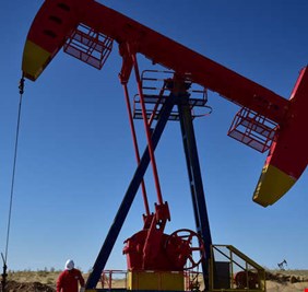 هبوط أسعار النفط وسط إنتاج روسي وأمريكي قياسي