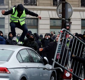 الحكومة الفرنسية تتوعد مثيري الشغب بإجراءات صارمة