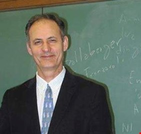 مصدر في رئاسة الجمهورية : هذه حقيقة فقدان هاتف وزير الثقافة في قطر