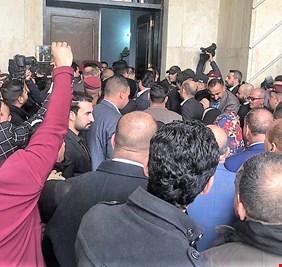 حماية الحلبوسي تتسبب بفوضى في بابل وتعتدي على الصحفيين